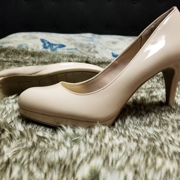 Pumps - Picture 3 of 6